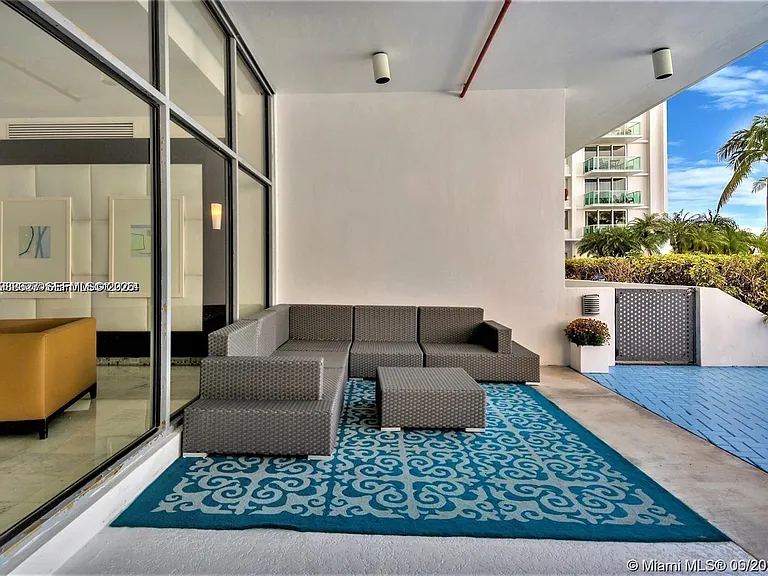 1000 West Ave #214 — Photo 23