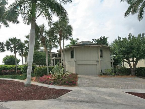 3rd image of 481 Renard Ct