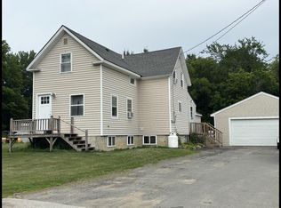 16 Pleasant St, Newport, ME 04953