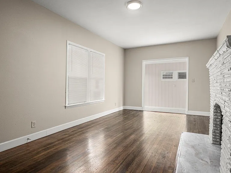 5001 McKinney St — Photo 7