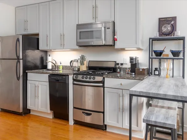 55 Cooper St #2, Boston, MA 02113