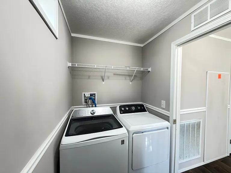 55 Oak Ave — Photo 23