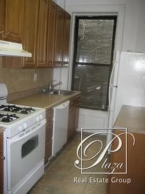 Rented by Plaza Real Estate Group | media 52