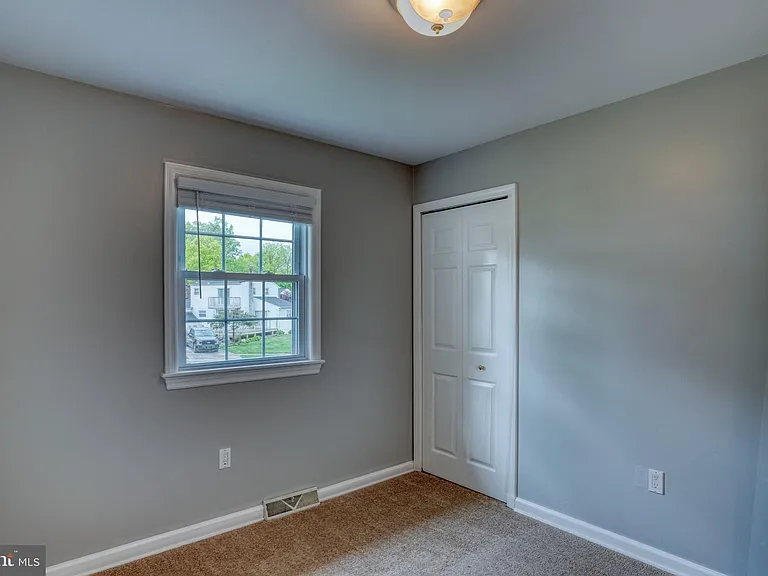 124 Hilldale Ct — Photo 31