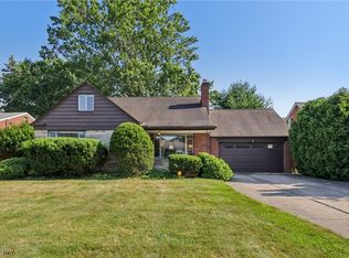 21941 Robinhood Ave, Fairview Park, OH