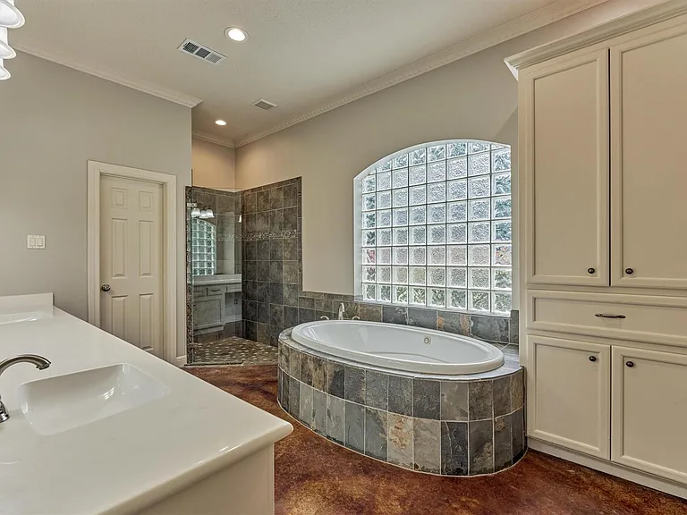 9102 Marshall Ct — Photo 35