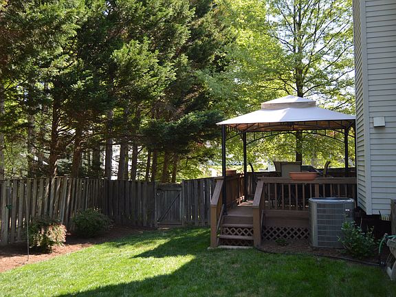 3rd image of 10124 Schoolhouse Woods Ct