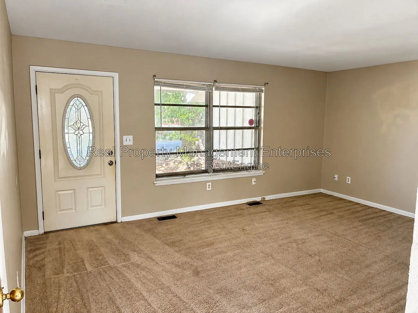 3 bed, 1.0 bath, 1145 sqft, $1,224 — Photo 3