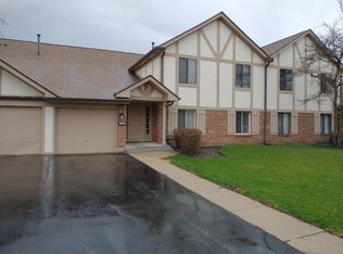 936 Surrey Dr APT 1A, Schaumburg, IL 60193