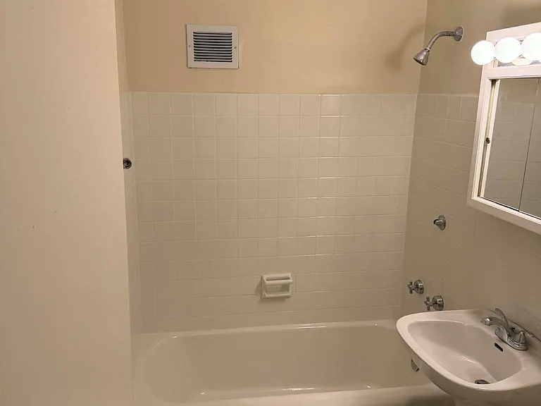 4960 N Marine Dr #419 — Photo 17