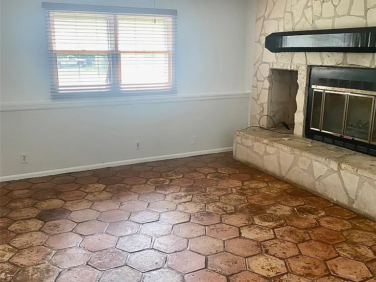 7702 Pitter Pat Ln — Photo 5