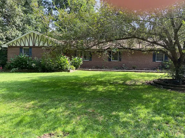 123 Anthony Dr, East Flat Rock, NC 28726