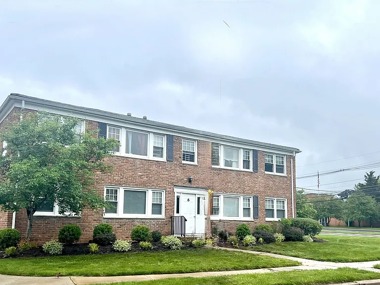 Jefferson Apartments — Photo 15