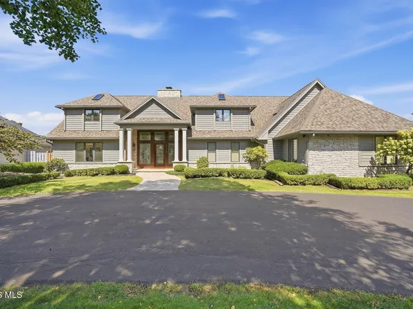 2078 Driftwood Ln, Oregon, OH 43616