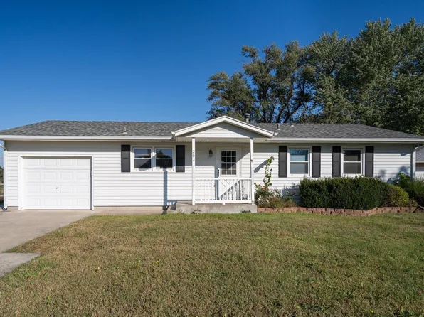 202 Haines Dr, Meriden, KS 66512