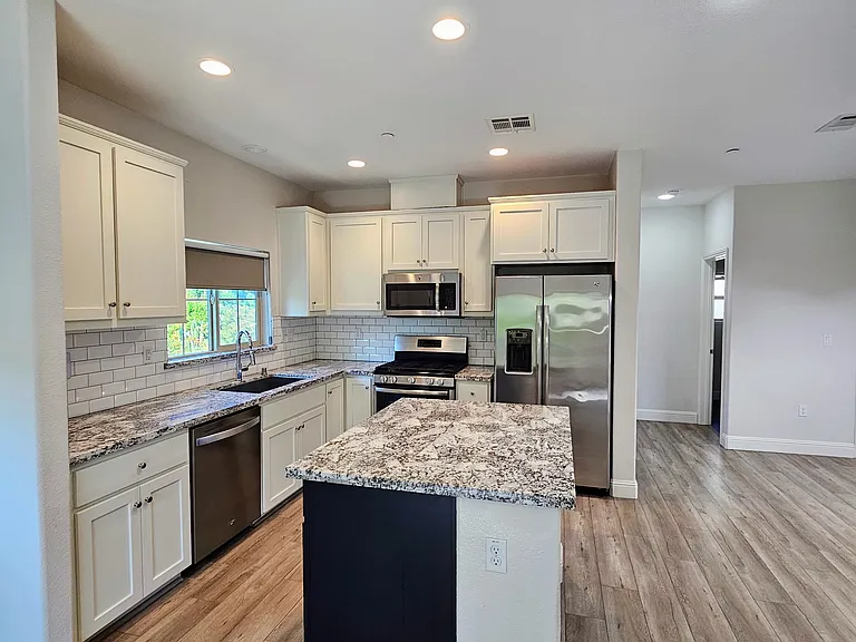 1250 Detroit Ave #1 — Photo 2