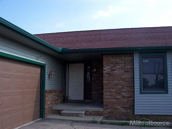 2nd image of 61130 Topsfield Ln