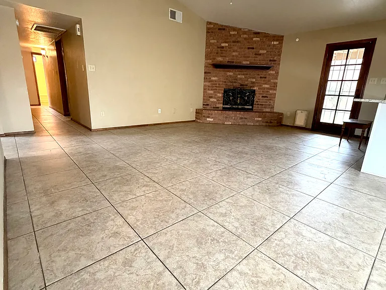 5717 E Evergreen St — Photo 5