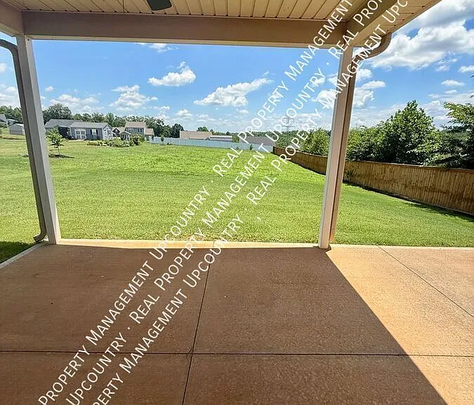 747 Shelburne Ln — Photo 16