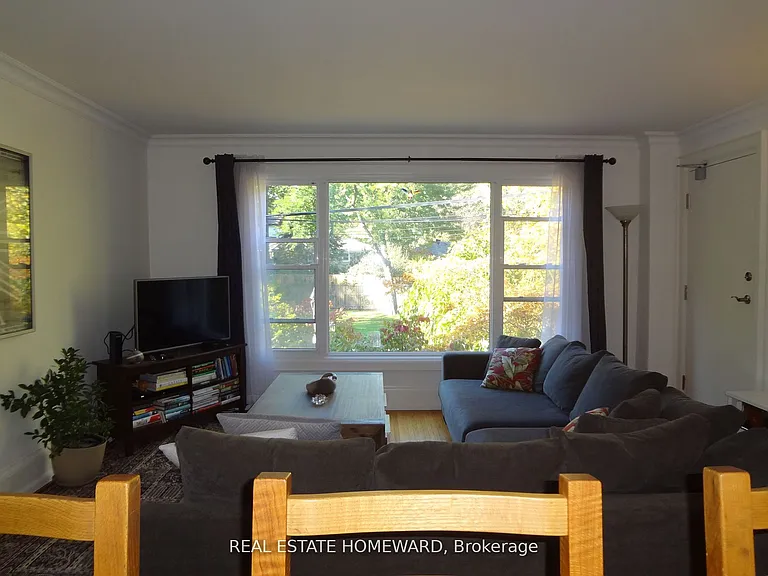 21 Love Cres #MAIN FLOOR — Photo 17