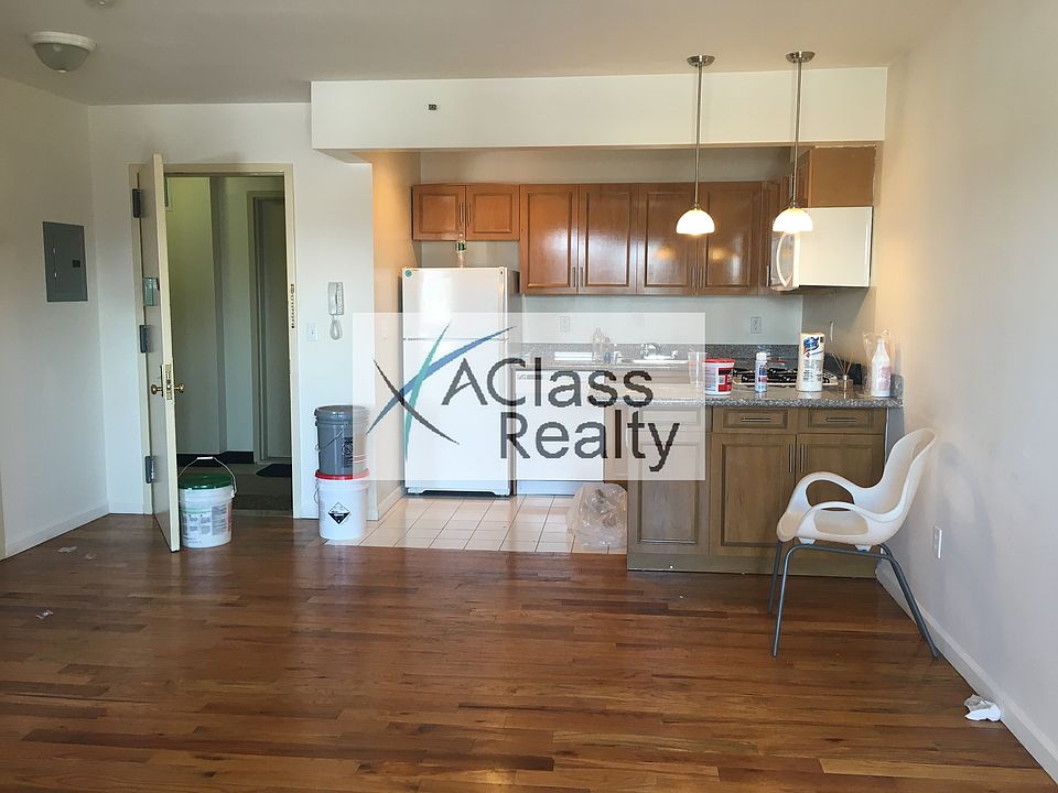 1st image of 3123 31st St