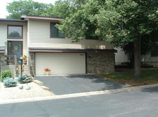 5577 Hyland Courts Dr, Bloomington, MN 55437
