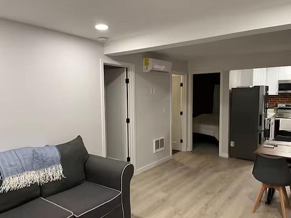 5th image of 2317 E 11th Ave Unit 2