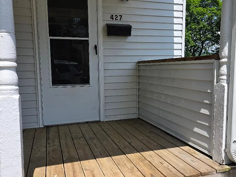 427 Mount Vernon Ave — Photo 2