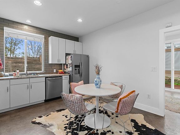 5th image of 2514 E 4th St #B