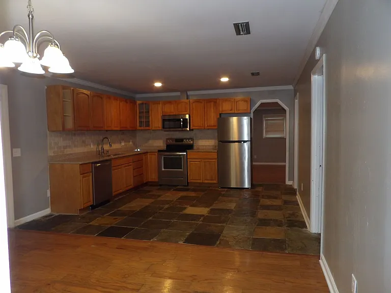 220 Yellowleaf Dr — Photo 3