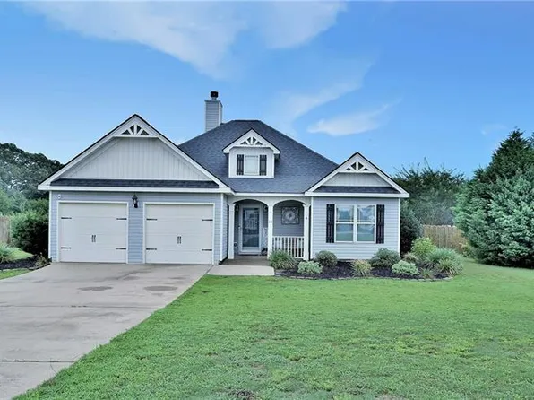 14 Justice Dr, Fort Mitchell, AL 36856