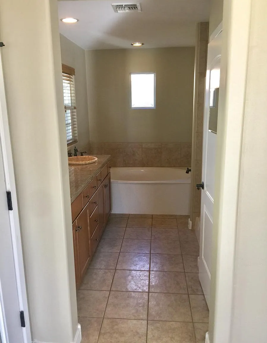 4 bed, 2.5 bath, 2415 sqft, $3,900 — Photo 3