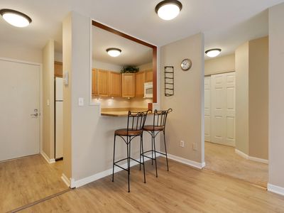 2222 E Belleview Pl APT 206, Milwaukee, WI, 53211