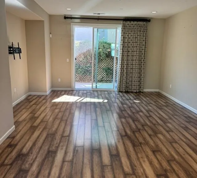 5652 Cornerstone Dr — Photo 2