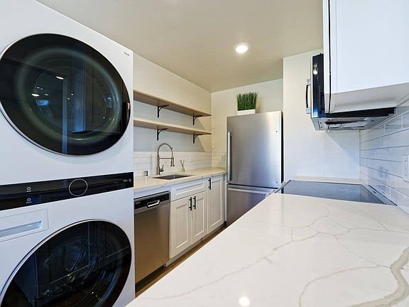 2nd image of 988 E El Camino Real #988-1