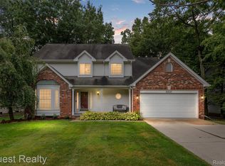 30845 Cedar Creek Dr, Farmington Hills, MI 48336