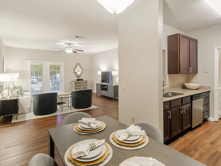 Highpointe Apartment Homes — Photo 14