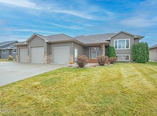1310 13th Ave NE, Watertown, SD 57201