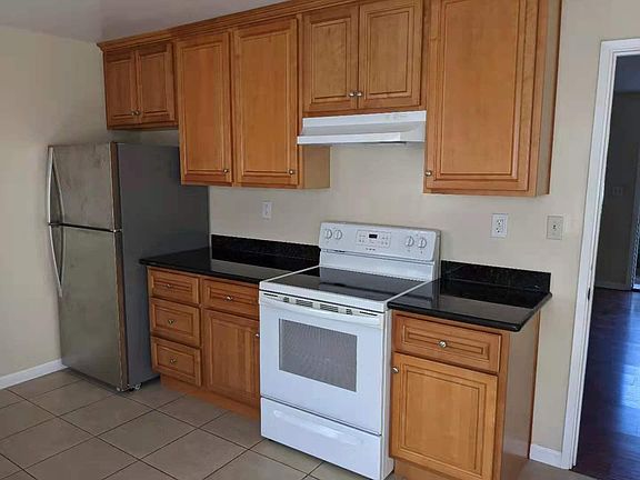 2nd image of 2085 Jackson St #1