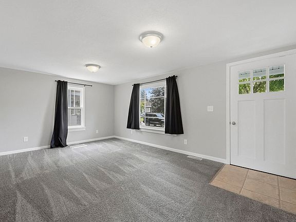 4th image of 1019 Henry St