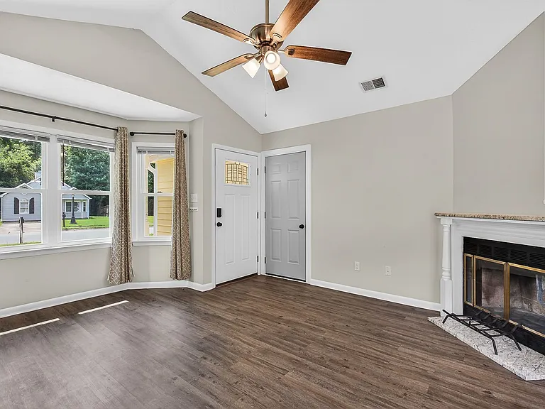 123 Basswood Ct — Photo 6