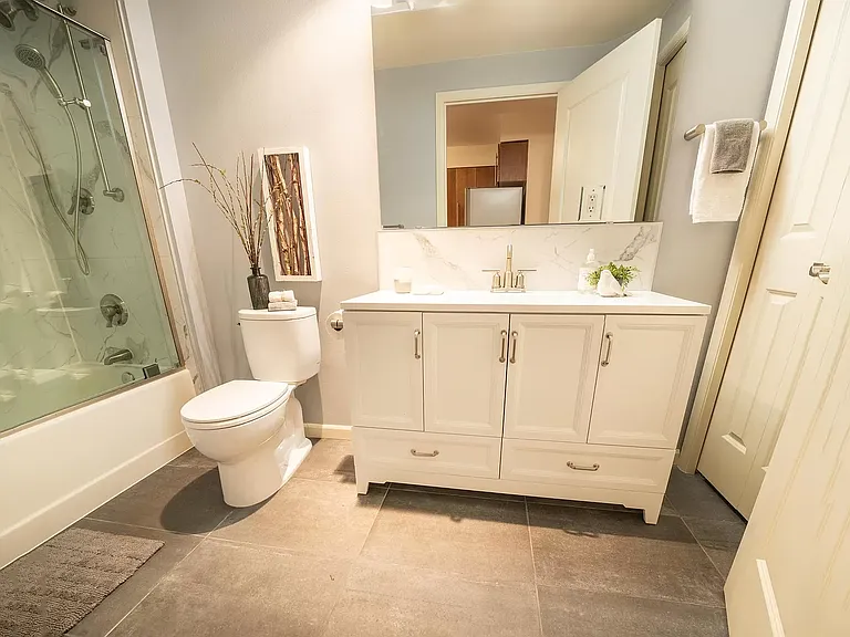124 Bellevue Ave E #200 — Photo 12