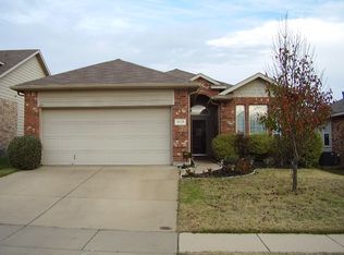 1117 Blackburn Dr, Fort Worth, TX 76120