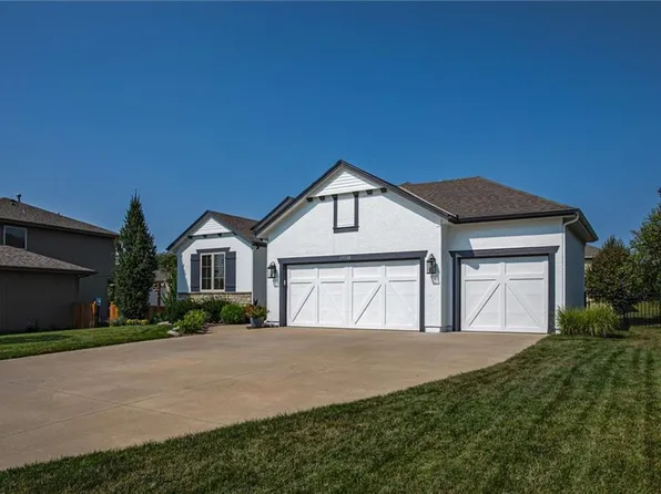 19908 Balsam St, Spring Hill, KS 66083