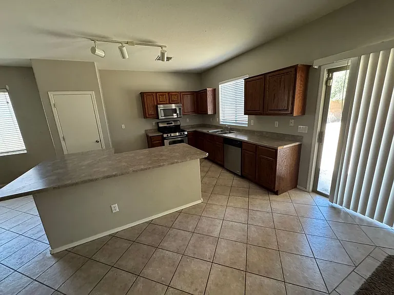 45296 W Gavilan Dr — Photo 2