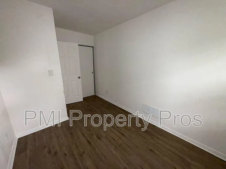 9031A N 95th St — Photo 13
