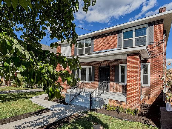 3rd image of 3838 Speedway Cir