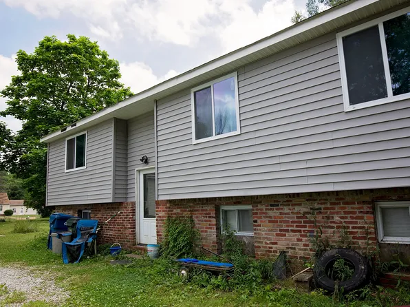 7168 Barton Rd, Olmsted Township, OH 44138