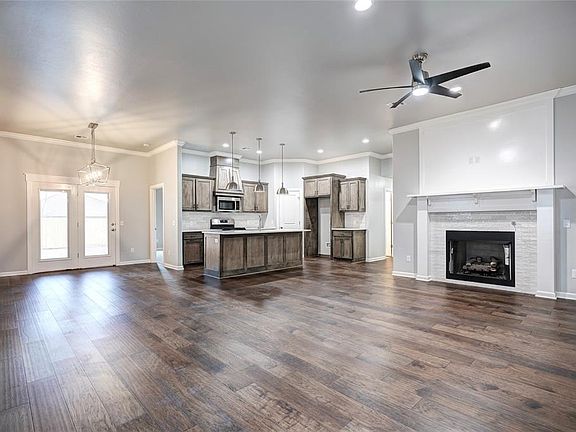 5th image of 2832 Wild Rose Ln