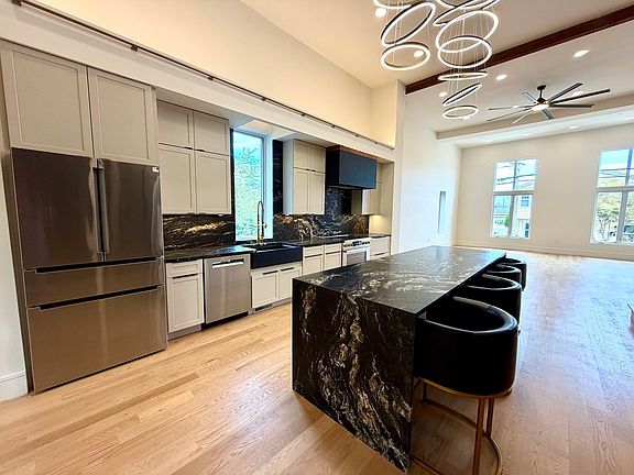 3rd image of 1001 Shirley St #1